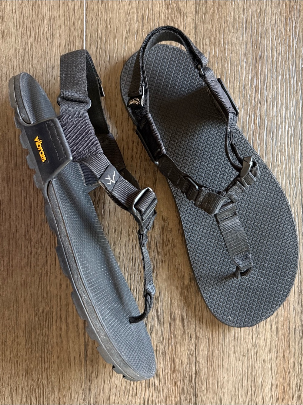 Vibram Black Men's Strap Sandals with Adjustable Toe Loop